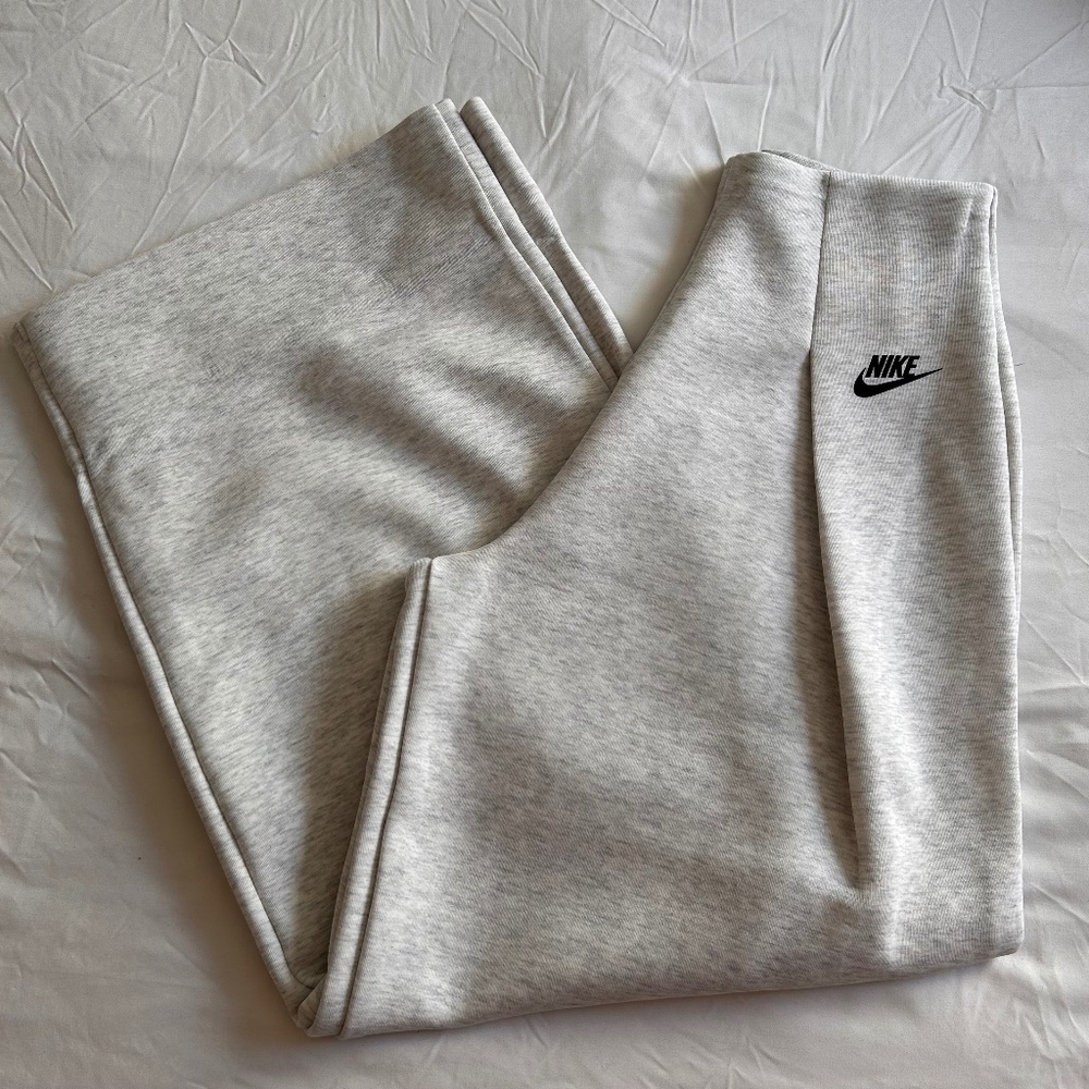 Nike Standard Fit Women’s pants